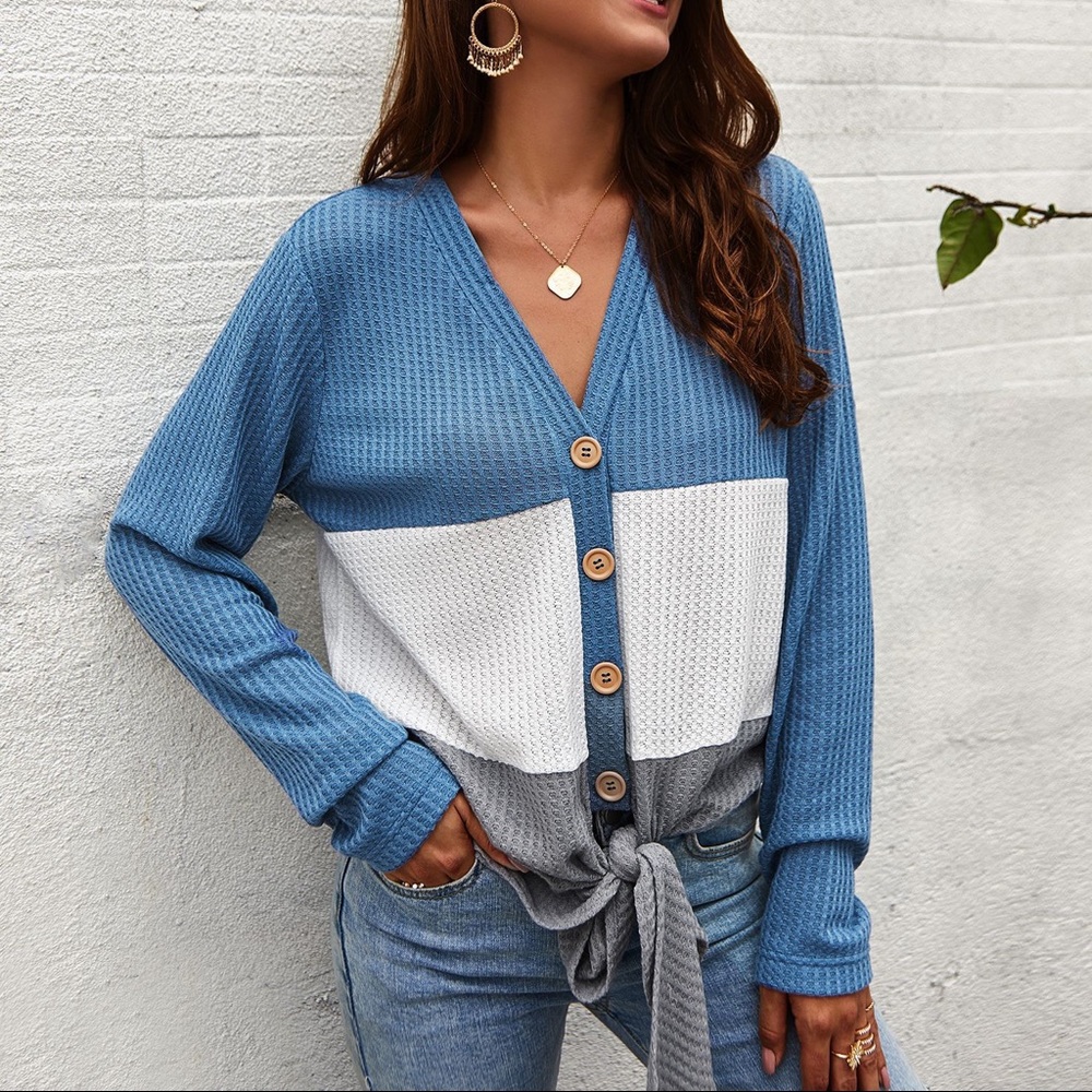 ♦️🆕 Relaxing Front Tie Long Sleeve Top Blue - Picture 2 of 7